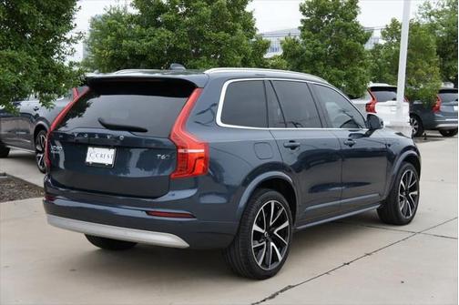 2022 Volvo XC90 T6 Momentum