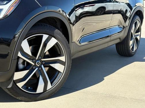 2026 Volvo XC40 B5 Ultra