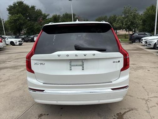 2024 Volvo XC90 B6 Plus Bright Theme