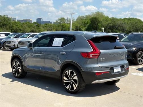 2023 Volvo XC40 B5 Plus Bright Theme
