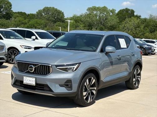 2023 Volvo XC40 B5 Plus Bright Theme