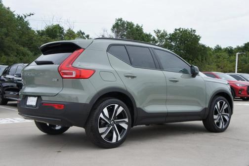 2025 Volvo XC40 B5 Plus Dark Theme