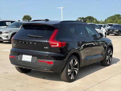 2025 Volvo XC40 B5 Plus Dark Theme