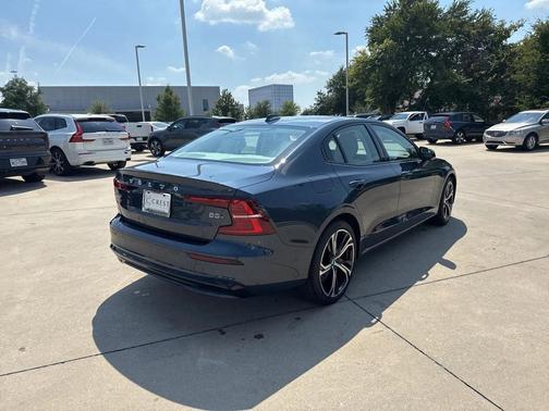 2024 Volvo S60 B5 Plus Dark Theme
