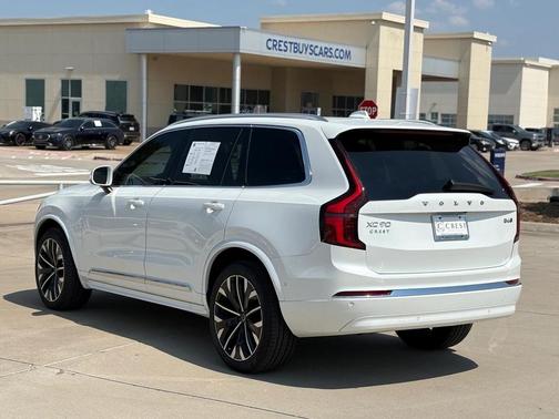 2023 Volvo XC40 B5 Plus Bright Theme