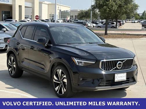 2023 Volvo XC40 B5 Plus Bright Theme