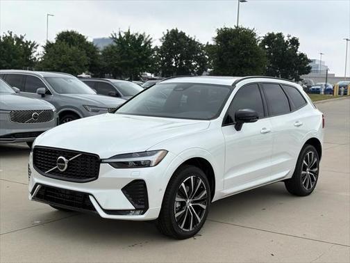 2025 Volvo XC60 B5 Plus