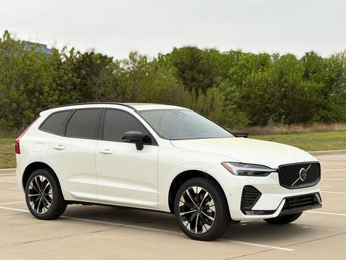 Crystal White 2026 Volvo XC60 B5 Plus