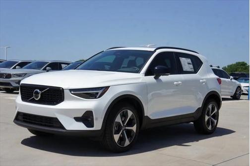 2025 Volvo XC40 B5 Plus Bright Theme