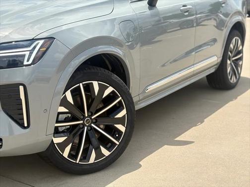 2025 Volvo XC90 Plug-In Hybrid T8 (2025.5) Plus 6-Seater
