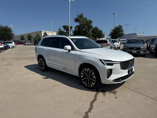 2025 Volvo XC90 B6 Plus 7-Seater
