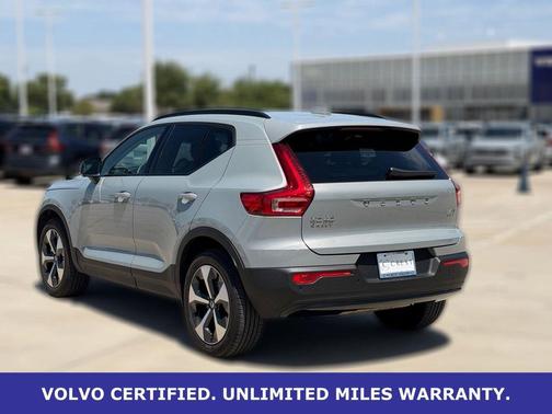 Vapour Gray Metallic 2026 Volvo XC40 B5 Plus