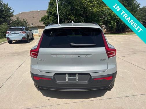 Vapour Gray Metallic 2026 Volvo XC40 B5 Plus