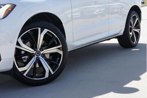 2025 Volvo XC60 B5 Ultra