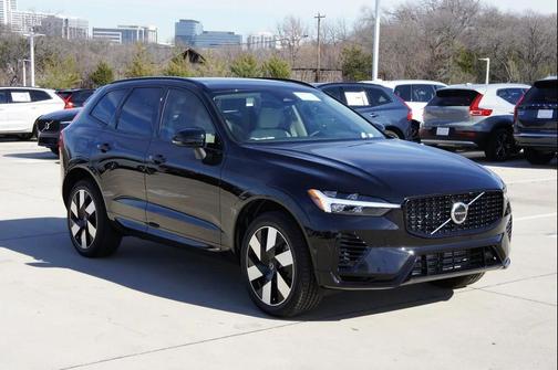 2025 Volvo XC60 Plug-In Hybrid T8 Plus