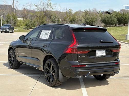 2026 Volvo XC60 B5 Ultra Black Edition