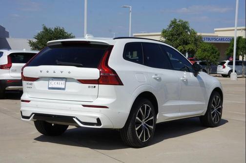 2025 Volvo XC60 B5 Plus