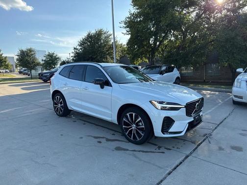 2025 Volvo XC60 B5 Plus