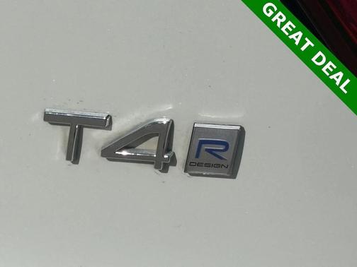 2020 Volvo XC40 T4 R-Design