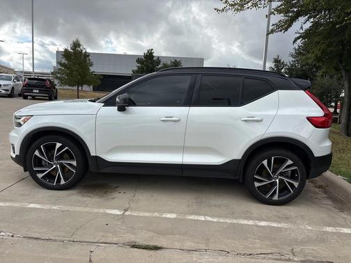 2020 Volvo XC40 T4 R-Design