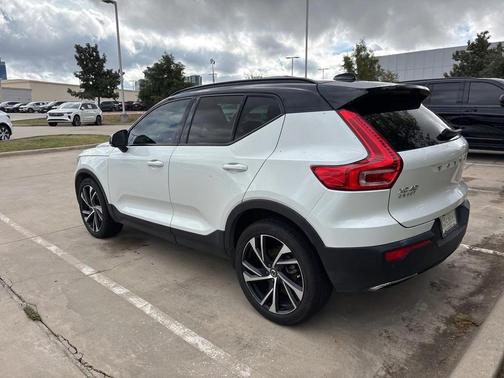 2020 Volvo XC40 T4 R-Design