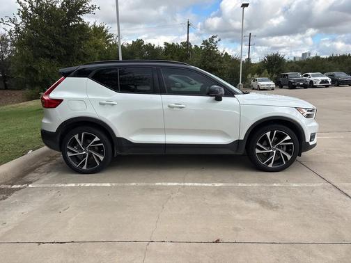 2020 Volvo XC40 T4 R-Design