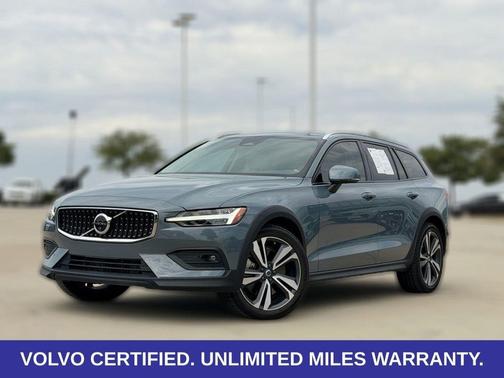 Thunder Gray Metallic 2024 Volvo V60 Cross Country B5 Plus