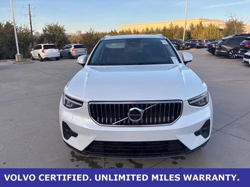 2025 Volvo XC40 B5 Plus Bright Theme