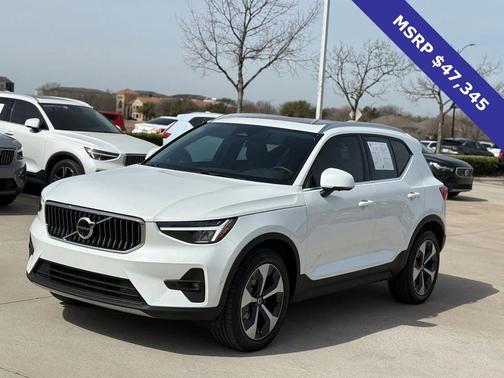 2025 Volvo XC40 B5 Plus Bright Theme