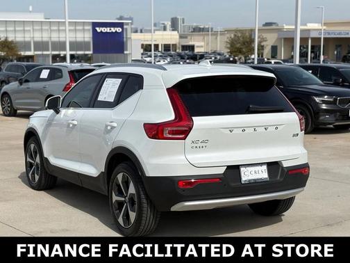 2025 Volvo XC40 B5 Plus Bright Theme