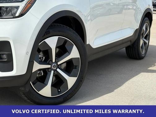 2025 Volvo XC40 B5 Plus Bright Theme