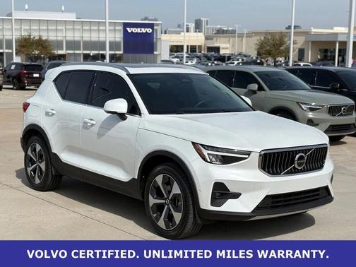 2025 Volvo XC40 B5 Plus Bright Theme