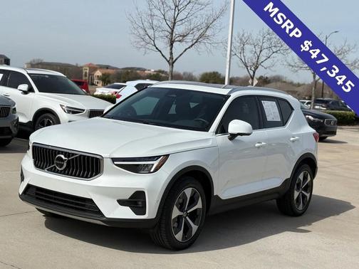 2025 Volvo XC40 B5 Plus Bright Theme