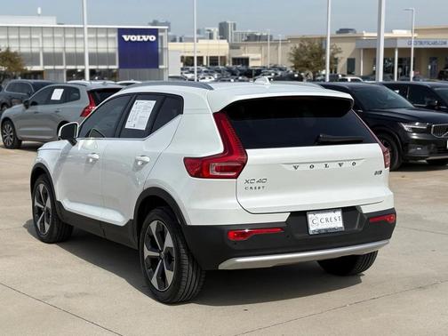 2025 Volvo XC40 B5 Plus Bright Theme