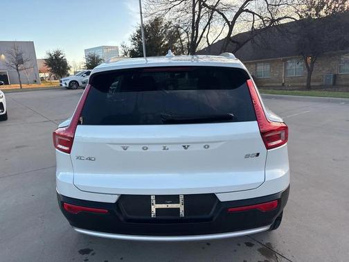 2025 Volvo XC40 B5 Plus Bright Theme