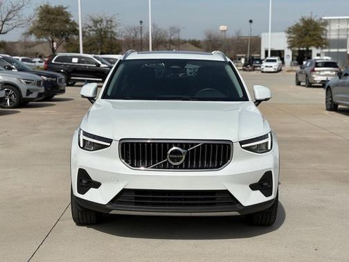2025 Volvo XC40 B5 Plus Bright Theme