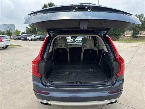 2018 Volvo XC90 T6 Momentum