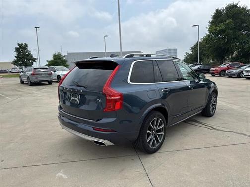 2018 Volvo XC90 T6 Momentum
