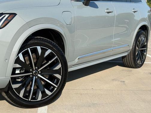 Vapour Grey 2026 Volvo XC90 Plug-In Hybrid T8 Ultra 7-Seater