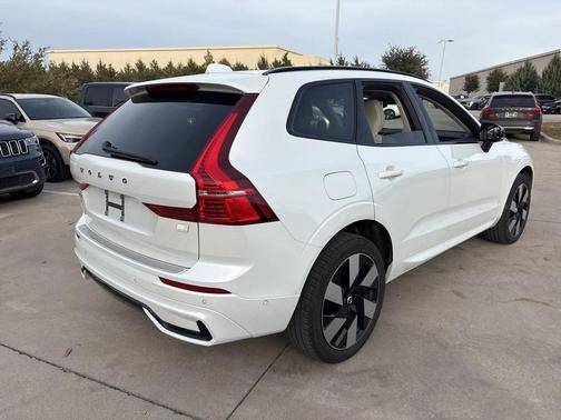 2023 Volvo XC60 Recharge Plug-In Hybrid T8 Plus Dark Theme