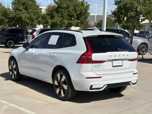 2023 Volvo XC60 Recharge Plug-In Hybrid T8 Plus Dark Theme