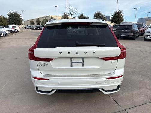 2023 Volvo XC60 Recharge Plug-In Hybrid T8 Plus Dark Theme