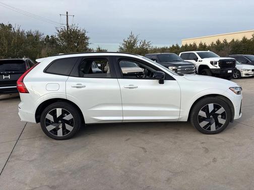 2023 Volvo XC60 Recharge Plug-In Hybrid T8 Plus Dark Theme