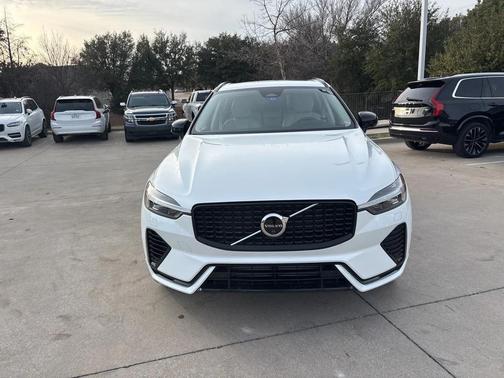 2023 Volvo XC60 Recharge Plug-In Hybrid T8 Plus Dark Theme