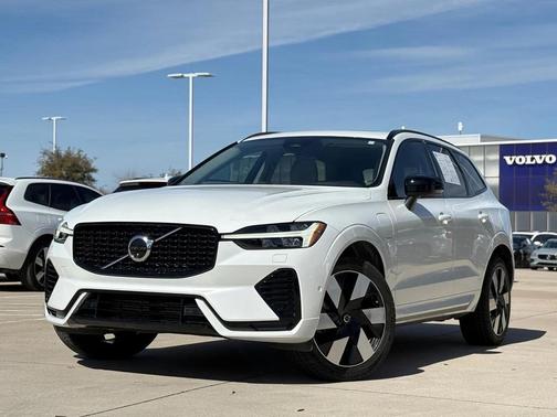 2023 Volvo XC60 Recharge Plug-In Hybrid T8 Plus Dark Theme
