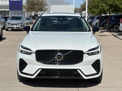 2023 Volvo XC60 Recharge Plug-In Hybrid T8 Plus Dark Theme