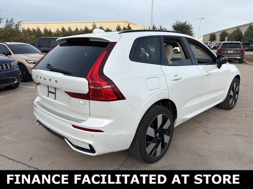 2023 Volvo XC60 Recharge Plug-In Hybrid T8 Plus Dark Theme