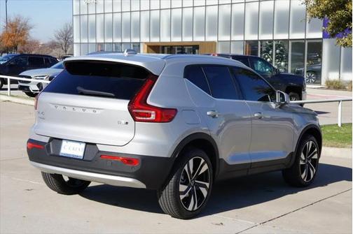 2025 Volvo XC40 B5 Plus Bright Theme