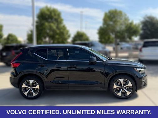 Onyx Black Metallic 2023 Volvo XC40 B5 Plus Bright Theme