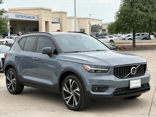 2022 Volvo XC40 T5 R-Design